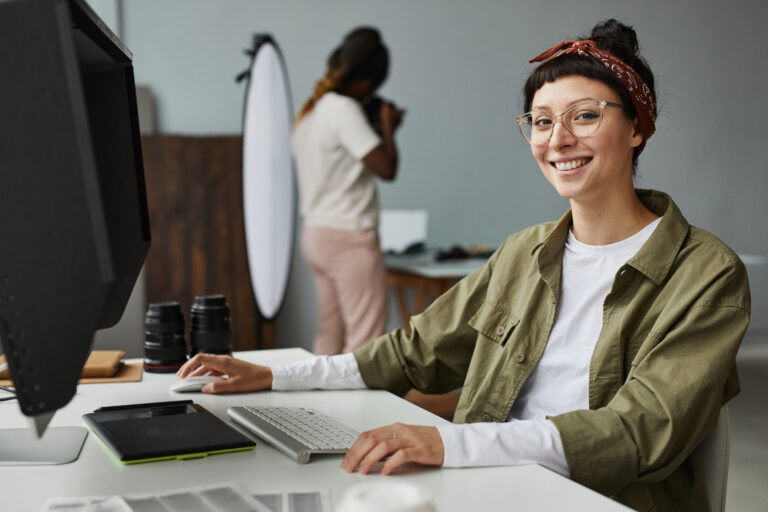 Enhancing E-Commerce Performance through Imaging Innovations and KPI-Driven Strategies 